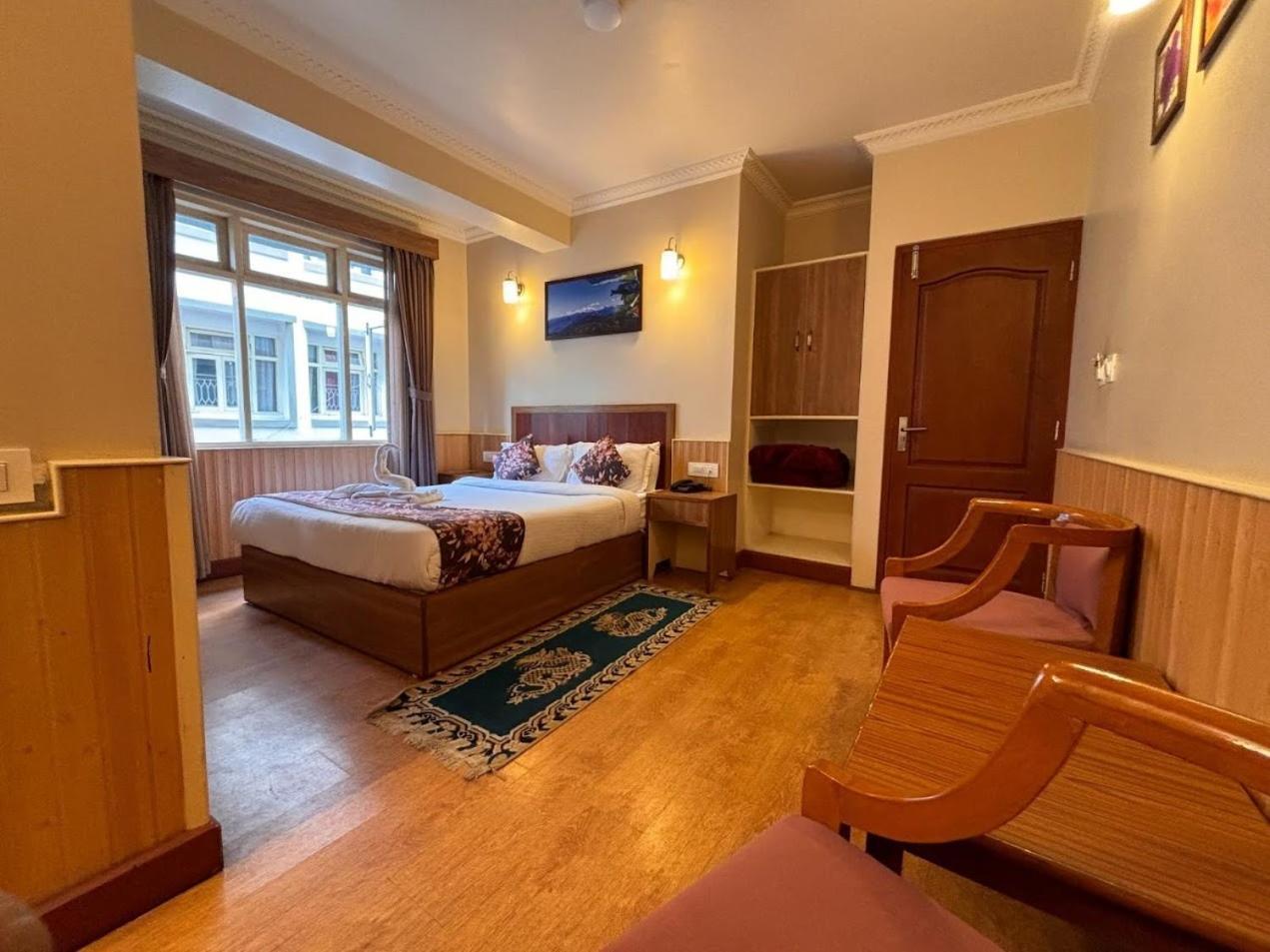 Serenity Taksa Palace Hotel Darjeeling  Buitenkant foto